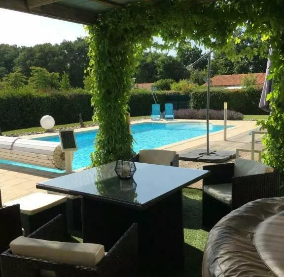 Aamiaismajoitus (B&B) La Chambre Des Amis