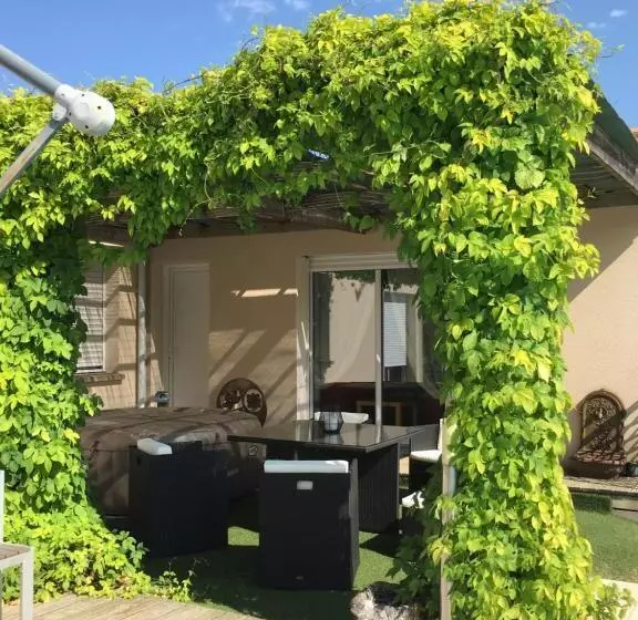 Aamiaismajoitus (B&B) La Chambre Des Amis