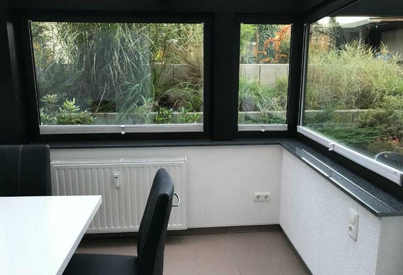 膳宿费 Ruhige Souterrainwohnung