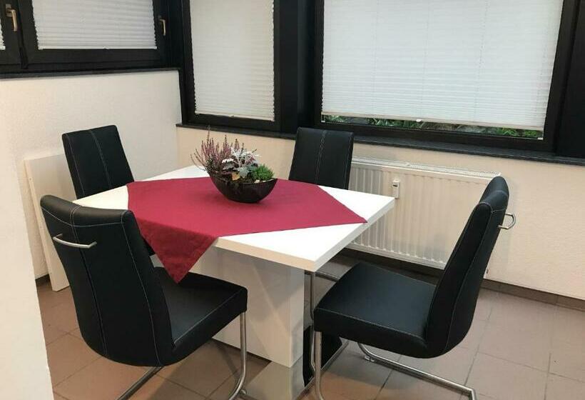 膳宿费 Ruhige Souterrainwohnung