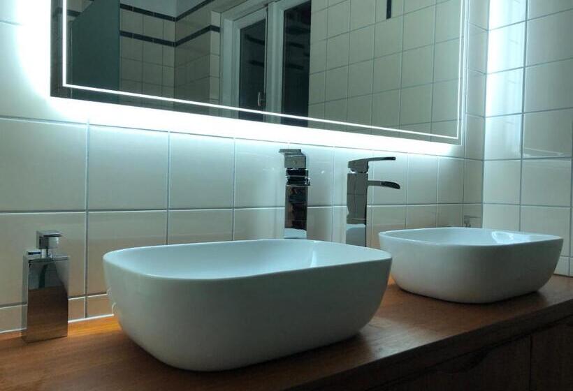 The Lastage Inn   Bed & Breakfast