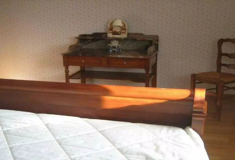 تختخواب و صبحانه La Roseraie