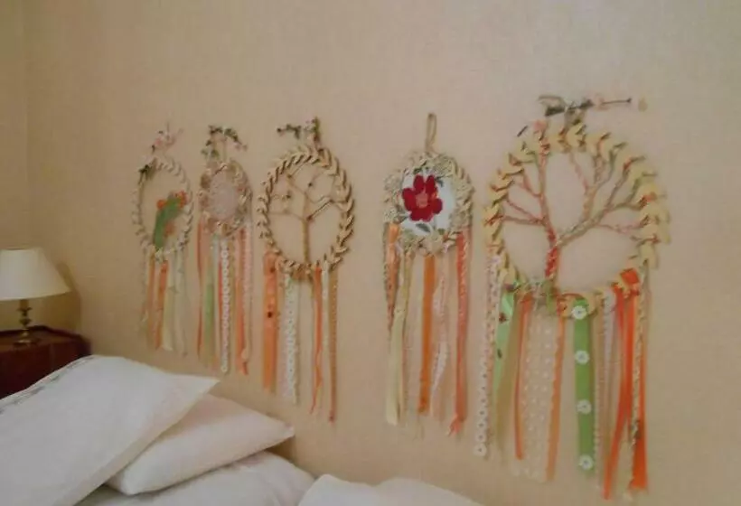 تختخواب و صبحانه La Roseraie