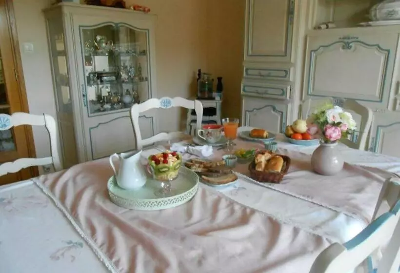 تختخواب و صبحانه La Roseraie