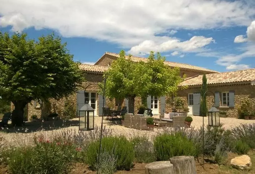 تختخواب و صبحانه Mas Du Vieux Tilleul