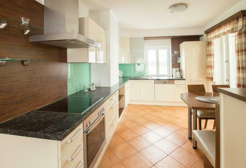 Отель Ferienhof Neundlinger