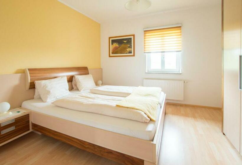 Отель Ferienhof Neundlinger