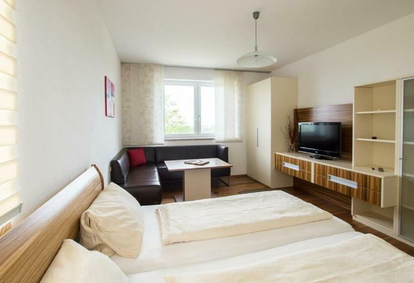 Отель Ferienhof Neundlinger