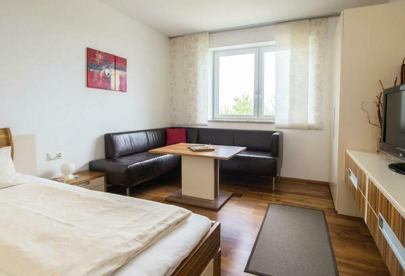 Отель Ferienhof Neundlinger