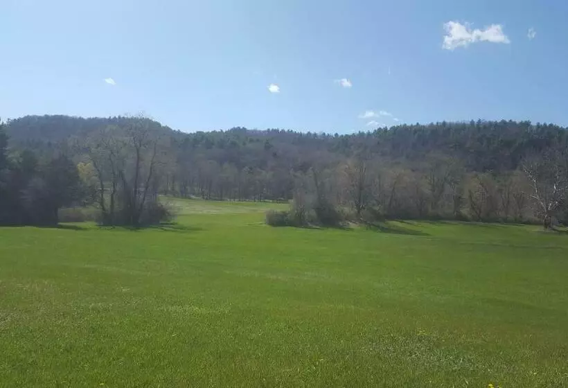 Aamiaismajoitus (B&B) A Meadow House