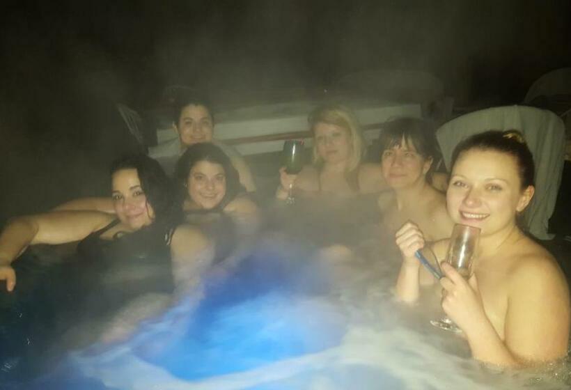 مبيت وإفطار A Meadow House