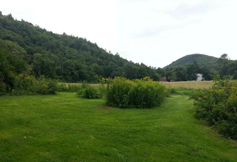 مبيت وإفطار A Meadow House