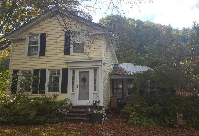 مبيت وإفطار A Meadow House