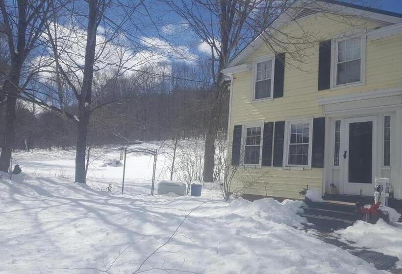 مبيت وإفطار A Meadow House