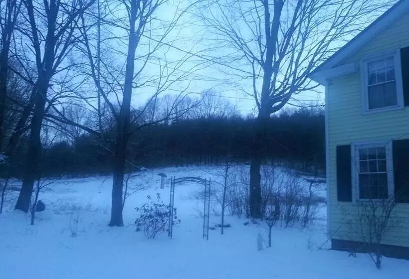 Aamiaismajoitus (B&B) A Meadow House