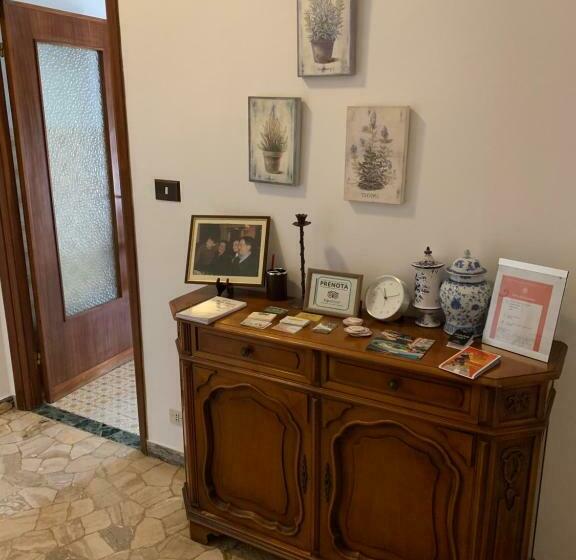 펜션 Affittacamere Serravalle Shopping