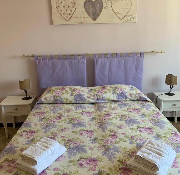 펜션 Affittacamere Serravalle Shopping