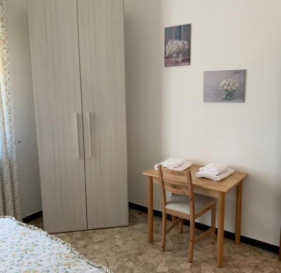 펜션 Affittacamere Serravalle Shopping