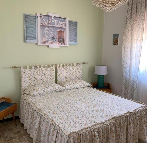 펜션 Affittacamere Serravalle Shopping