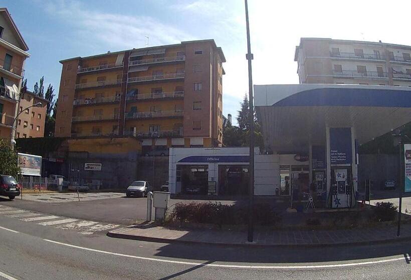 펜션 Affittacamere Serravalle Shopping