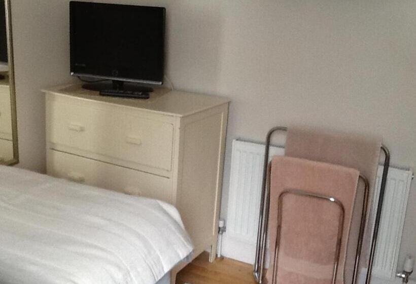 مبيت وإفطار Helena Host Family