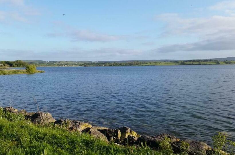 ベッドアンドブレックファースト Lakeside Loughrea
