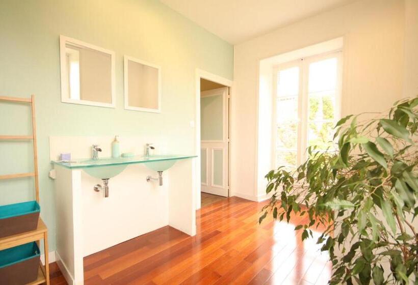 ベッドアンドブレックファースト Les Hôtes Du Prieuré