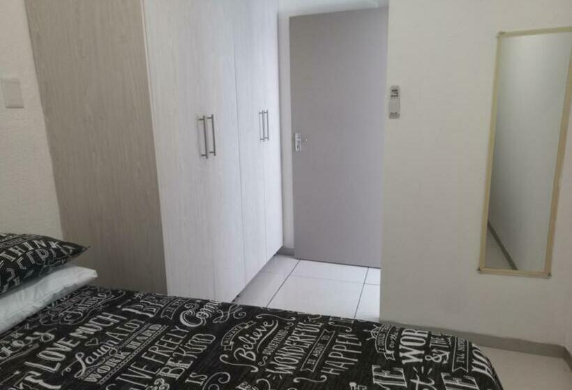 פנסיון Tropical Paradise Guest House