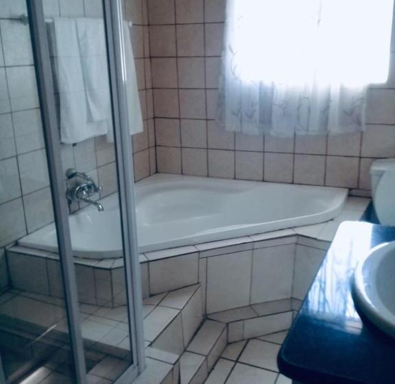 פנסיון Tropical Paradise Guest House