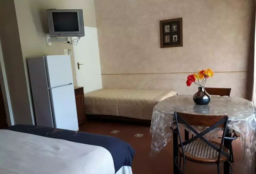 تختخواب و صبحانه Vivian S Cottage