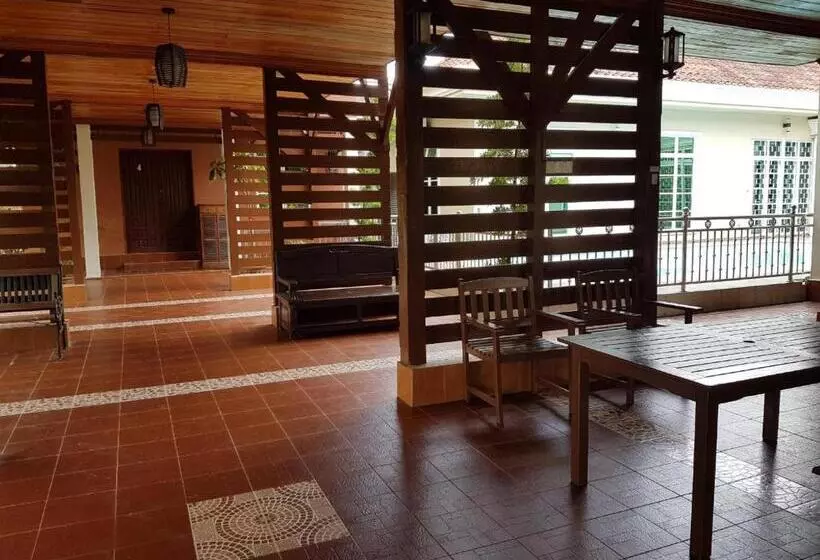 Hotelli Alia Express Villa Temila