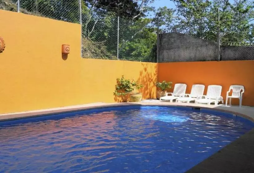 ペンション La Vivienda Villa