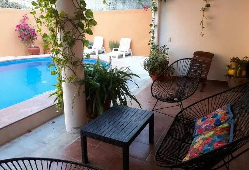 ペンション La Vivienda Villa