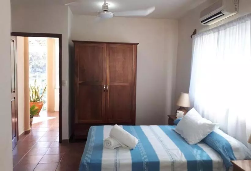 ペンション La Vivienda Villa