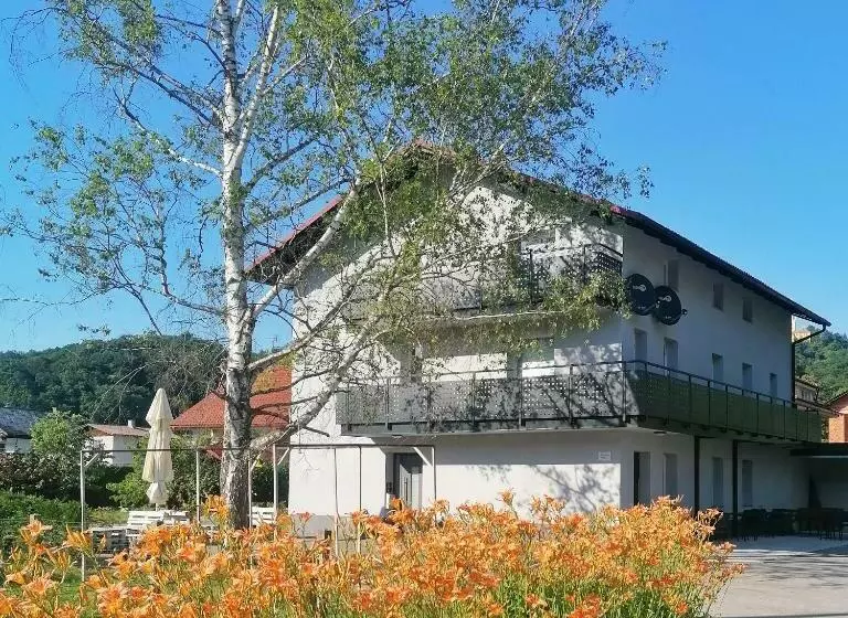 پانسیون Apartments & Rooms Saša