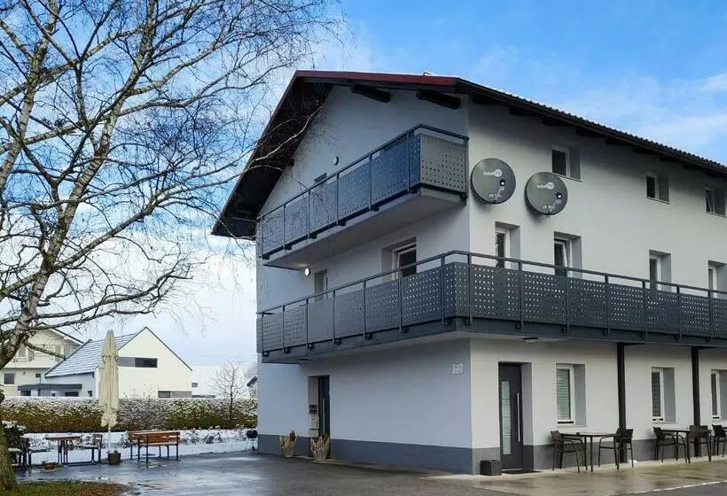 پانسیون Apartments & Rooms Saša