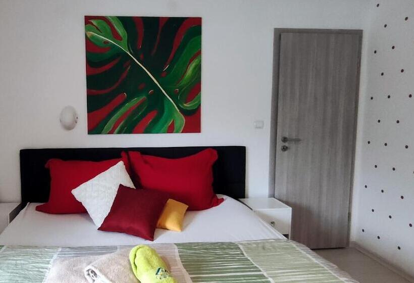 پانسیون Apartments & Rooms Saša