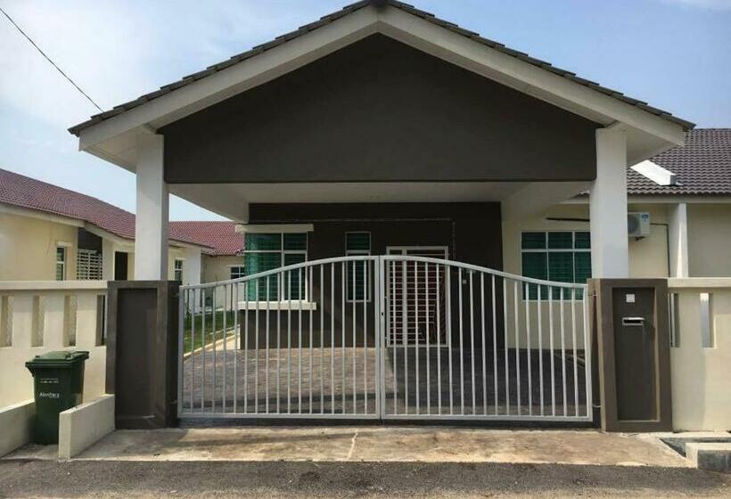 Pensão Ceri Merah Homestay