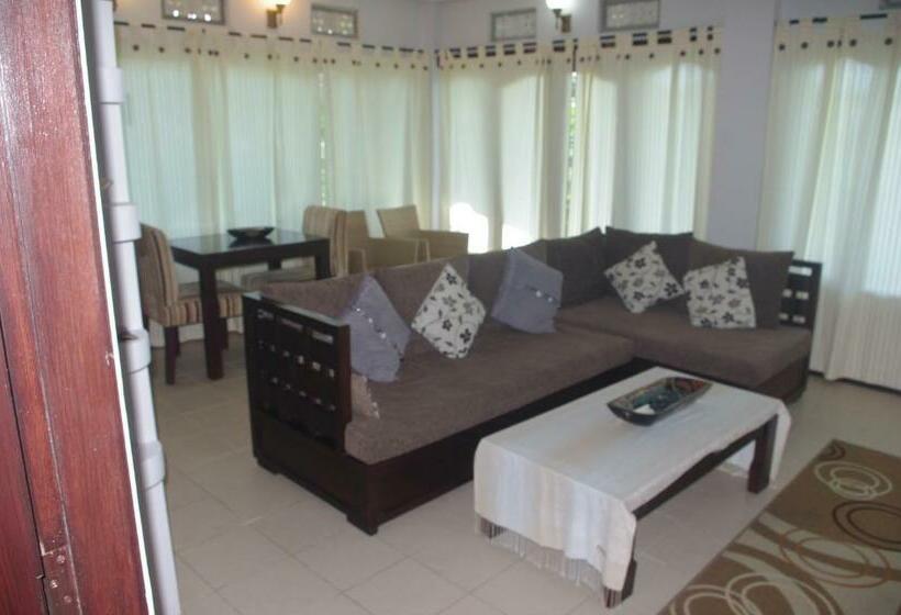 بنسيون Shangrilah Villas