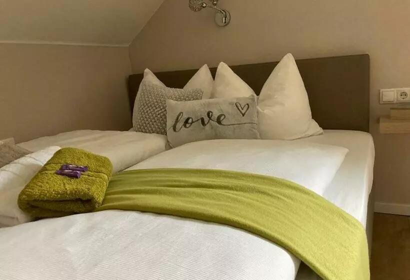 Aamiaismajoitus (B&B) Haus Nohra