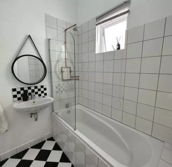 Majatalo The Owl House Guest House