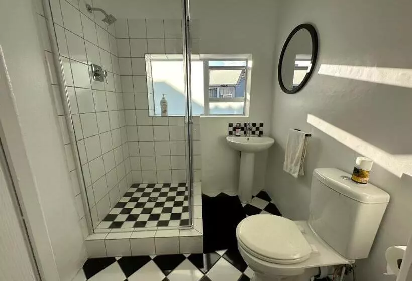 Majatalo The Owl House Guest House