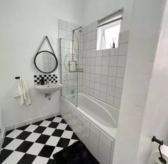 Majatalo The Owl House Guest House