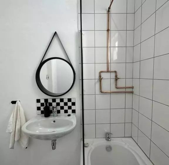 Majatalo The Owl House Guest House