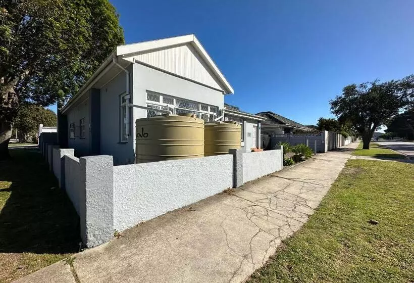 Majatalo The Owl House Guest House