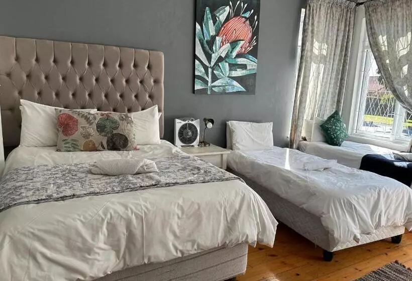 Majatalo The Owl House Guest House