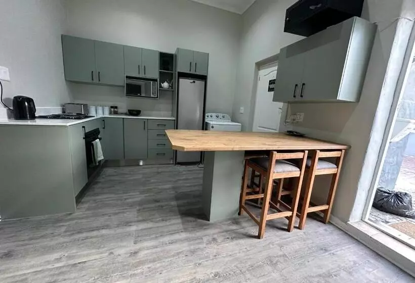 Majatalo The Owl House Guest House