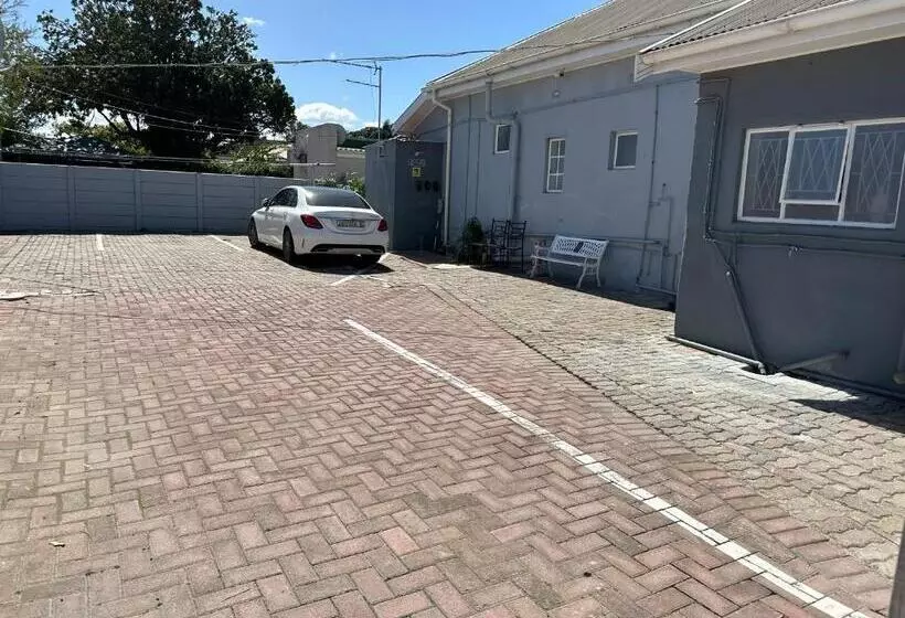 Majatalo The Owl House Guest House