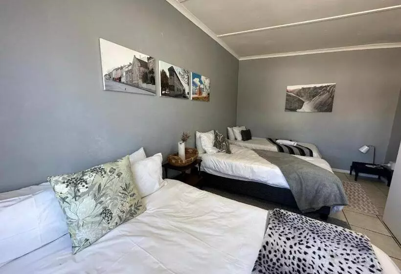 Majatalo The Owl House Guest House