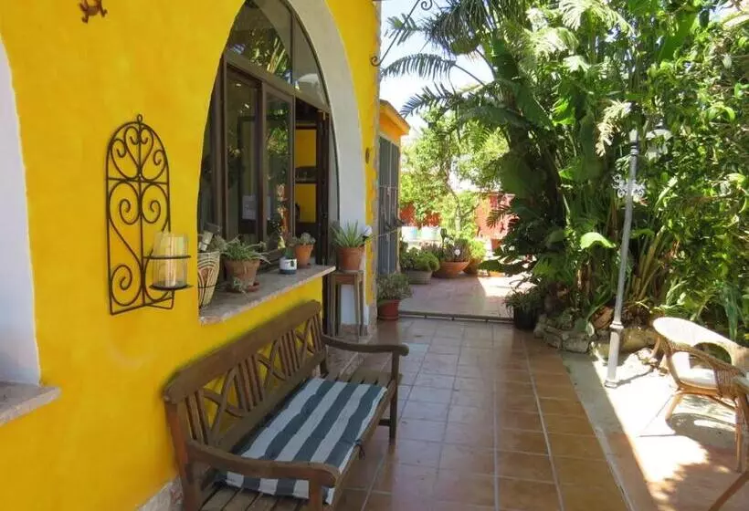 Aamiaismajoitus (B&B) Higos Chumbos, Casa Rural Compartido